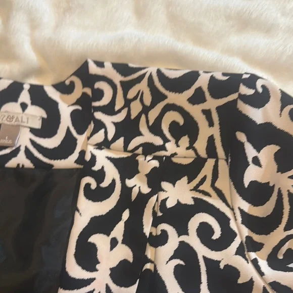 Chic Black and White Patterned Women's Open Front Blazer - Picture 5 of 7
